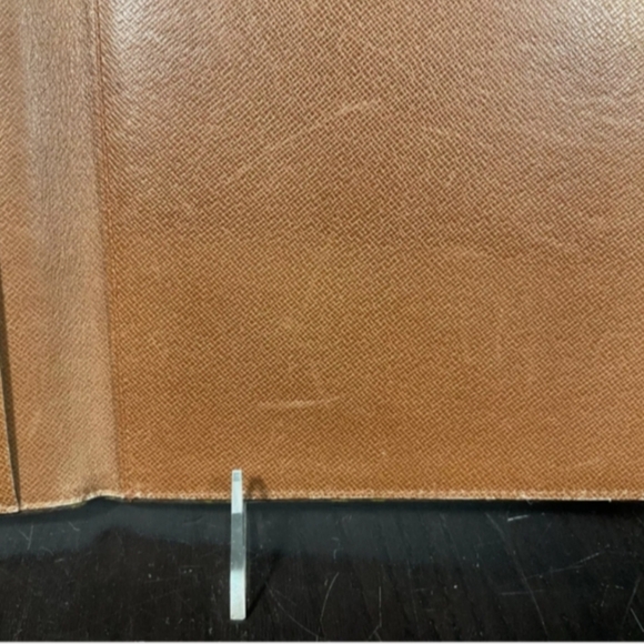 Louis Vuitton Monogram Desk Agenda 9”x6.5” - Picture 10 of 17